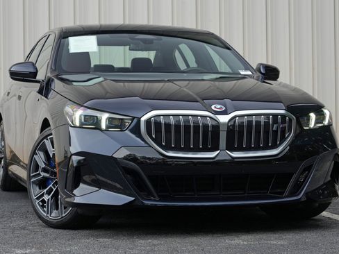 Used 2025 BMW i5 xDrive40 w/ M Sport Package AWD/4WD image 4