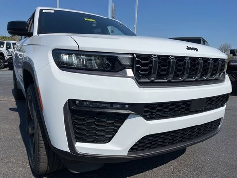 New 2026 Jeep Grand Cherokee L Limited w/ Limited Altitude Package AWD/4WD image 46