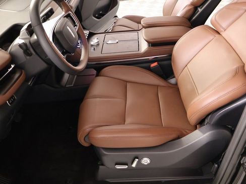 New 2025 Lincoln Navigator L Reserve AWD/4WD image 12