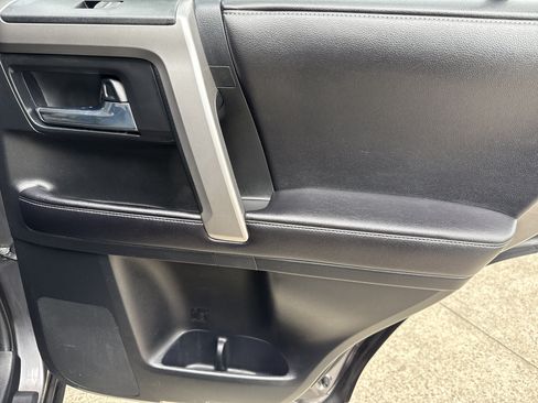 Used 2017 Toyota 4Runner SR5 Premium RWD image 16