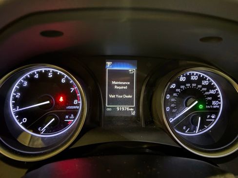 Used 2018 Toyota Camry LE image 15