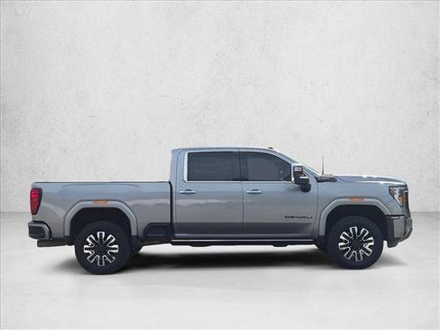 Used 2024 GMC Sierra 2500 Denali Ultimate w/ Max Trailering Package AWD/4WD image 4