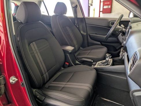 Used 2025 Hyundai Venue SEL FWD image 28