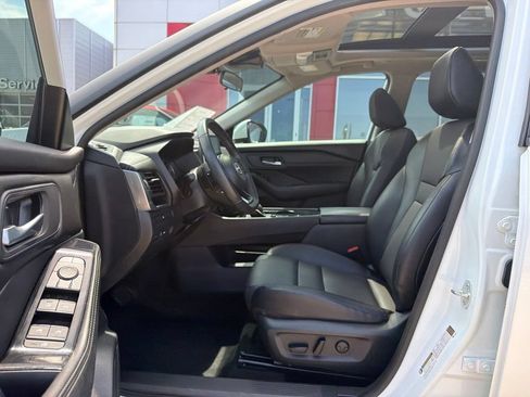 Used 2024 Nissan Rogue SV w/ SV Premium Package FWD image 17
