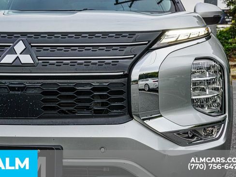 Used 2023 Mitsubishi Outlander SE image 13