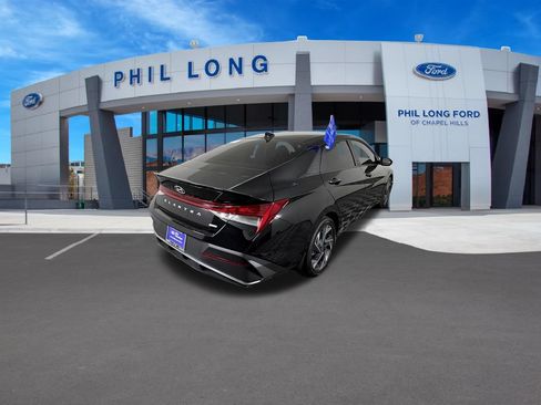 Used 2025 Hyundai Elantra SEL FWD image 5