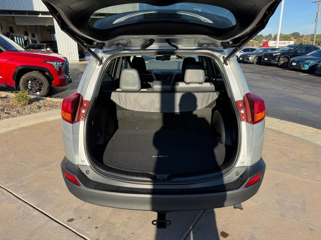 Used 2015 Toyota RAV4 Limited w/ Technology Package AWD/4WD image 9