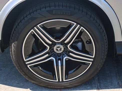 Used 2024 Mercedes-Benz GLC 300 4MATIC image 13