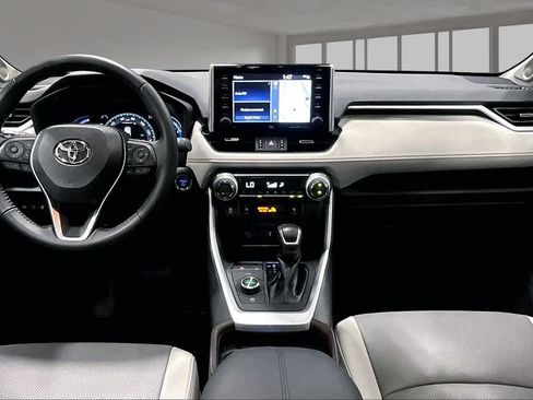 Used 2021 Toyota RAV4 Limited AWD/4WD image 7