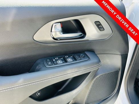 New 2026 Chrysler Pacifica Select w/ Quick Order Package 2EV image 15