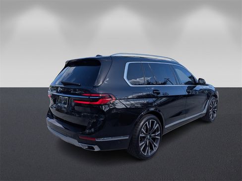 Certified 2025 BMW X7 xDrive40i w/ Executive Package image 4