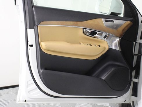 Used 2016 Volvo XC90 T8 Inscription w/ Vision Package AWD/4WD image 17