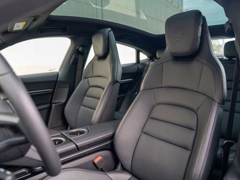 Used 2025 Porsche Taycan image 5