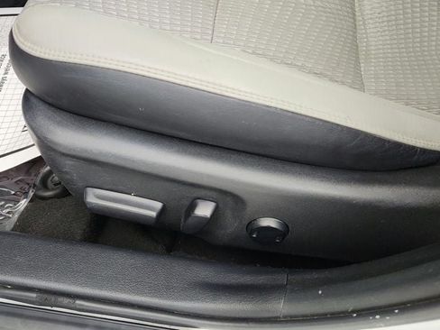 Used 2015 Toyota Camry SE FWD image 11