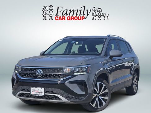 Used 2022 Volkswagen Taos SE FWD image 1