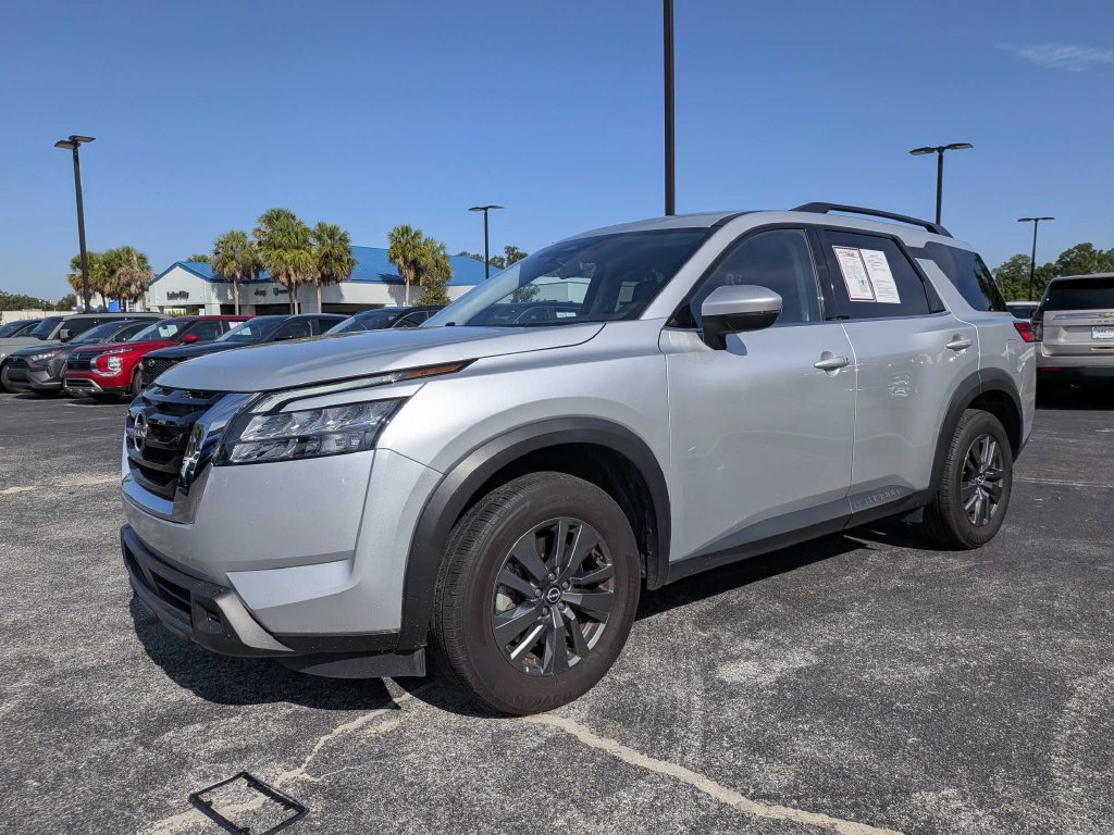 Used 2025 Nissan Pathfinder SV FWD image 6