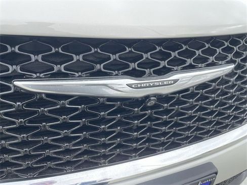 Used 2021 Chrysler Pacifica Touring-L w/ Premium & Safety Sphere Group image 31