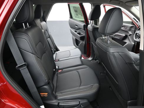 New 2026 Nissan Pathfinder SL image 28