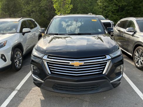 Used 2023 Chevrolet Traverse Premier w/ LPO, Floor Liner Package FWD image 39
