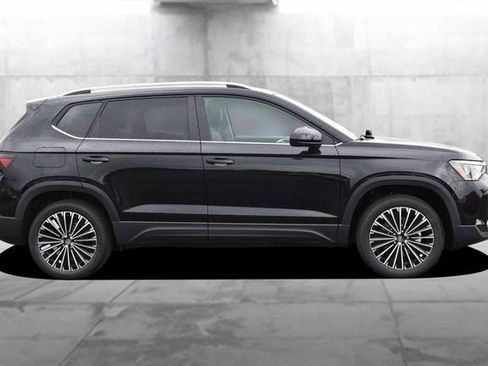 New 2026 Volkswagen Taos SE FWD image 5