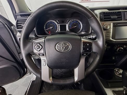 Used 2015 Toyota 4Runner SR5 AWD/4WD image 19