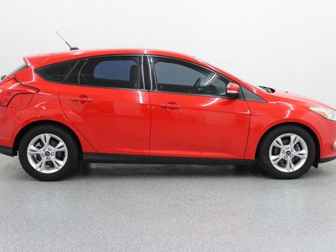 Used 2012 Ford Focus SE FWD image 2
