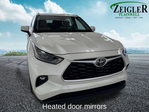 Used 2025 Toyota RAV4 XLE Premium w/ Weather Package AWD/4WD image 7