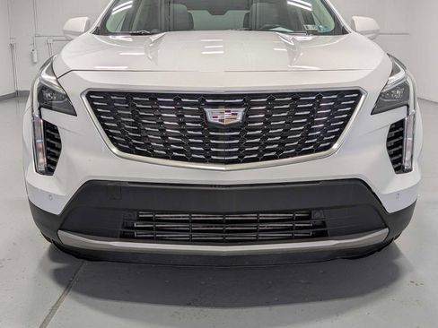 Used 2019 Cadillac XT4 Premium Luxury AWD/4WD image 2