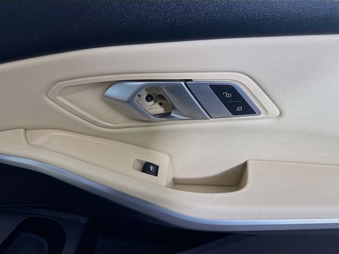 Used 2020 BMW 330i Sedan w/ Convenience Package image 31