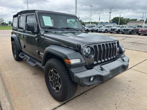 Used 2018 Jeep Wrangler Unlimited Sport S AWD/4WD image 2