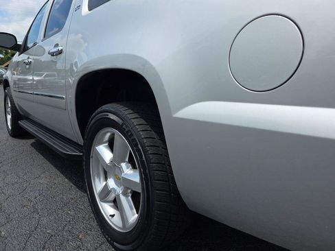 Used 2010 Chevrolet Avalanche LTZ AWD/4WD image 38