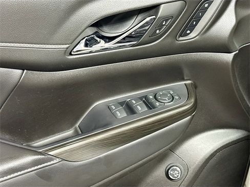 Used 2022 GMC Acadia SLT w/ Preferred Package image 20