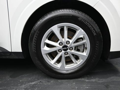Used 2024 Kia Carnival LX FWD image 10