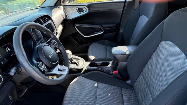 Certified 2023 Kia Soul LX FWD image 8