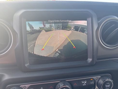 Used 2023 Jeep Wrangler Unlimited w/ Sun & Screen Package AWD/4WD image 17