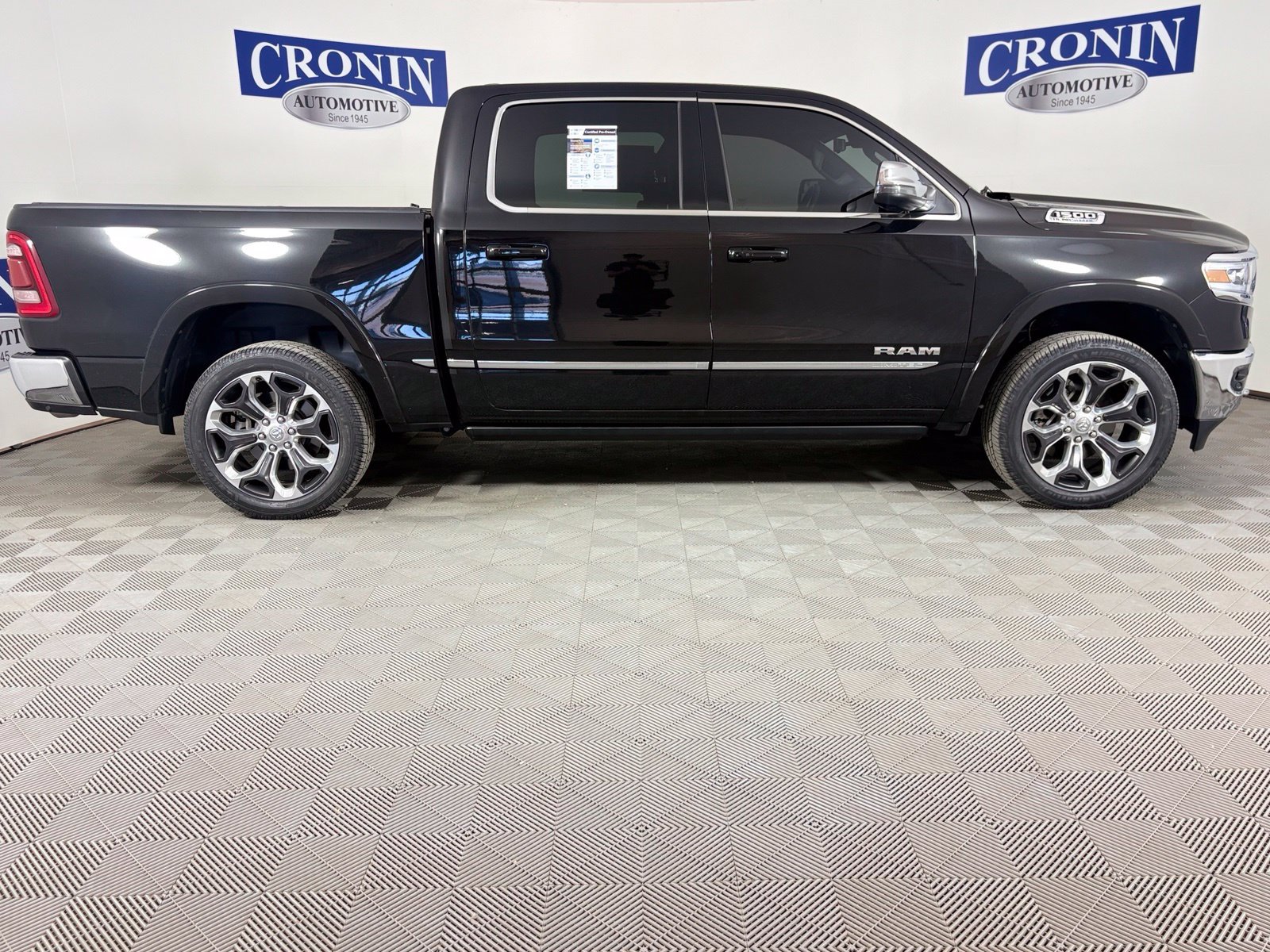 Used 2023 RAM 1500 Limited AWD/4WD image 30