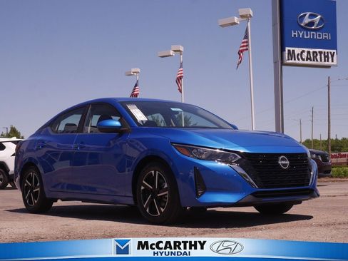 Used 2025 Nissan Sentra SV FWD image 1