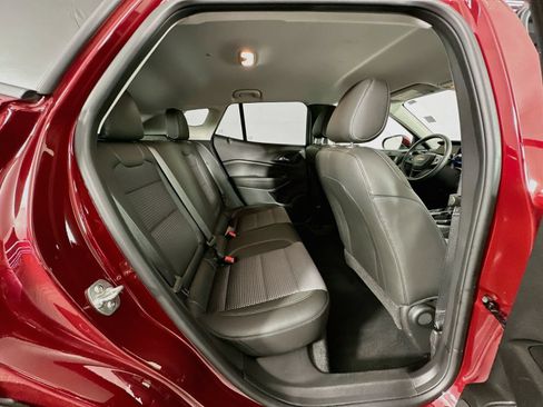 Used 2025 Chevrolet Trax LT FWD image 25