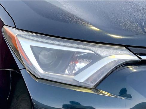 Used 2018 Toyota RAV4 LE AWD/4WD image 26