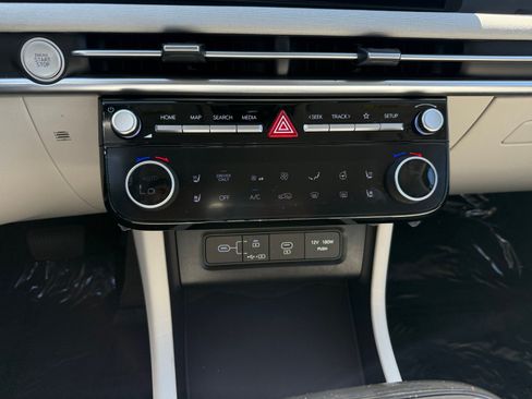 Certified 2025 Hyundai Tucson Limited AWD/4WD image 13