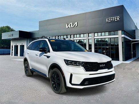 Certified 2022 Kia Sorento SX image 2