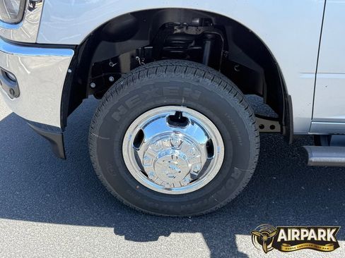 New 2026 RAM 3500 Tradesman AWD/4WD image 10