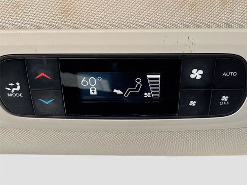 Used 2023 Chrysler Pacifica Touring-L FWD image 24