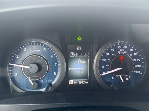 Used 2017 Toyota Sienna XLE image 10