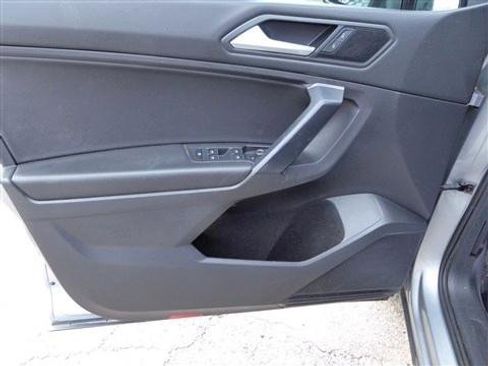 Used 2021 Volkswagen Tiguan S image 9