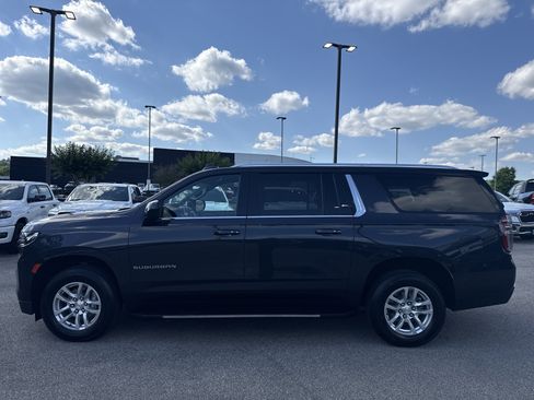 Used 2024 Chevrolet Suburban LT AWD/4WD image 4