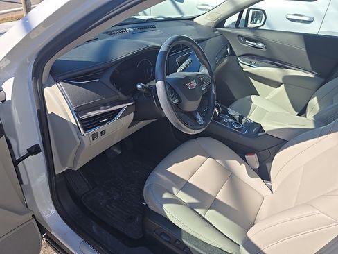 Used 2023 Cadillac XT4 Luxury w/ Cold Weather Package image 4