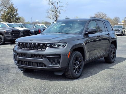 New 2026 Jeep Grand Cherokee Altitude AWD/4WD image 2
