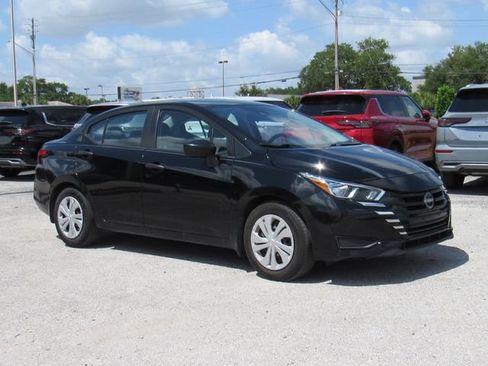 Used 2023 Nissan Versa S w/ Trunk Package FWD image 2