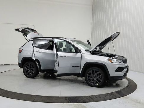 New 2026 Jeep Compass Latitude image 9